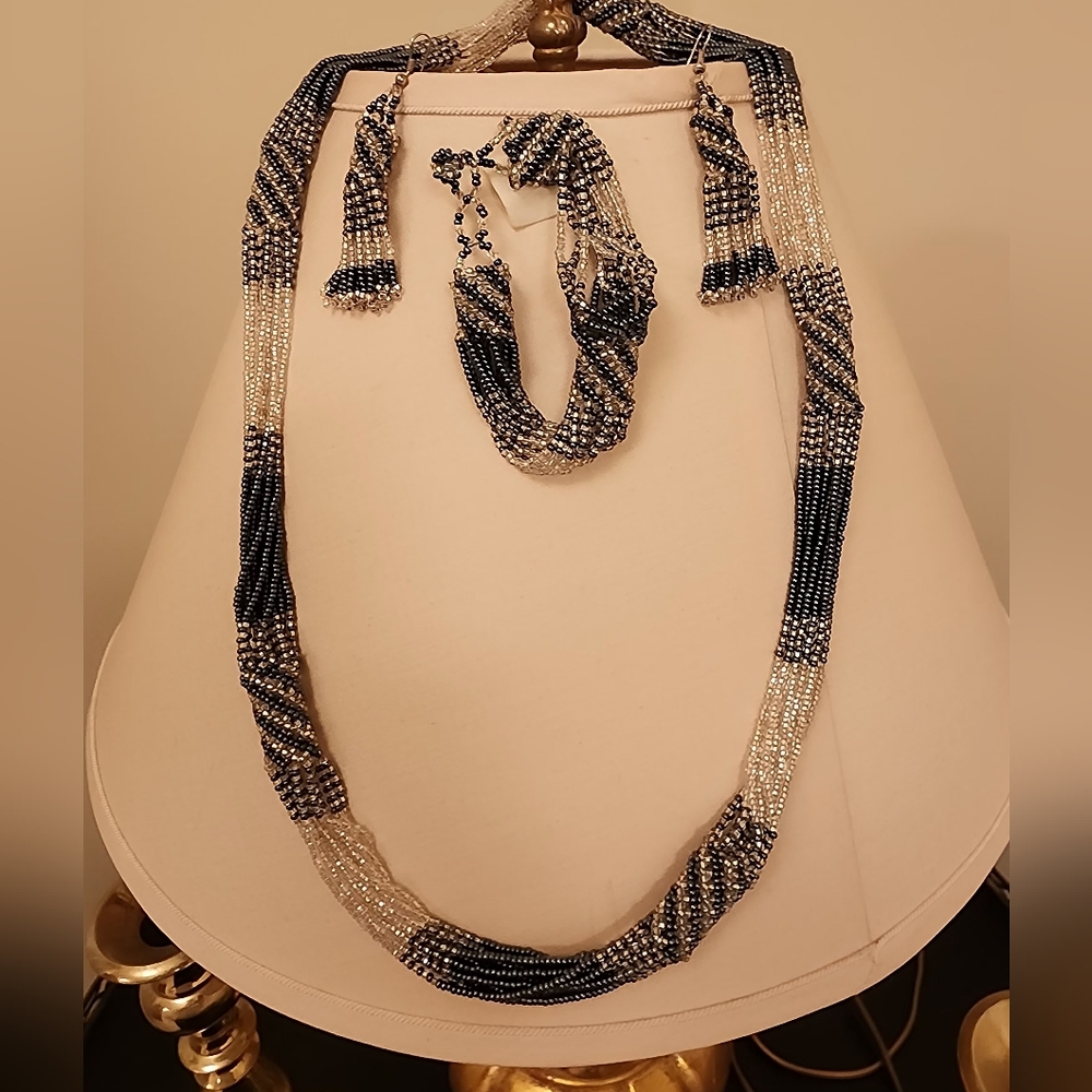 BEADED SET OF NECKLACE EARRINGS BRACELET